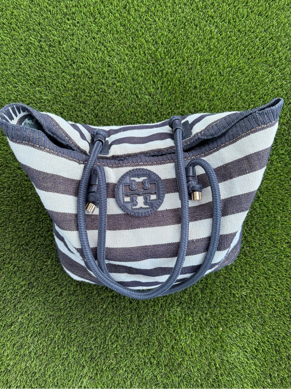 Tory Burch Vintage Navy & Light Blue Striped Canvas Tote with Logo Patch - Beach - Picture 13 of 13